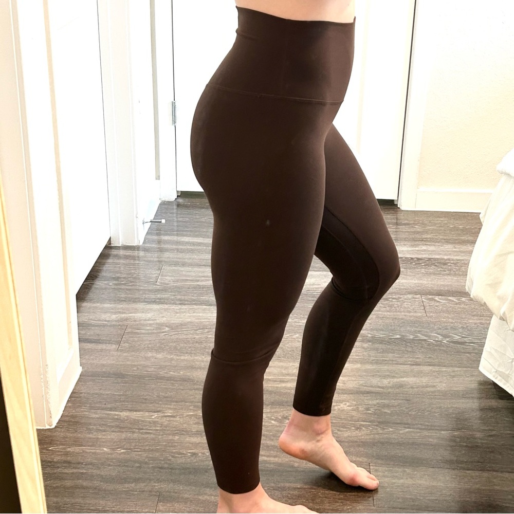 Lululemon aligns 25” size 6